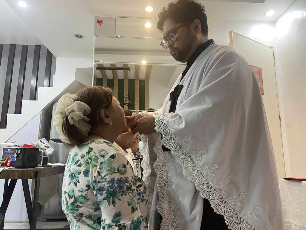 Why is Praise and Worship Music so Horribly Bad? 3 Pastor administering sacrament in traditional liturgical worship at Church of the Augustana Southeast Asia